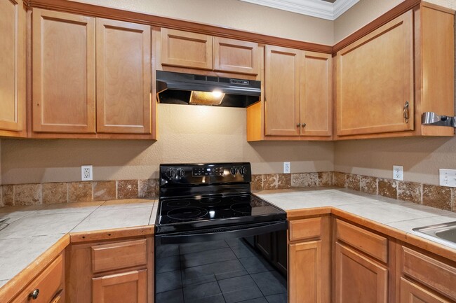 Building Photo - Updated Duplex in a perfect location!