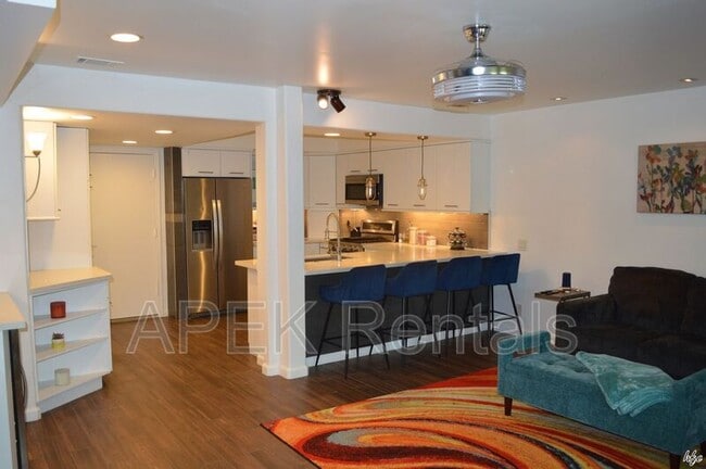 Primary Photo - 1925 N Vía Miraleste