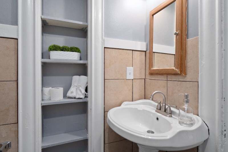 Building Photo - 3526 S Spring Ave