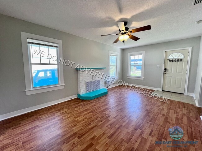Building Photo - $200 OFF FIRST MONTH RENT - Lovely 2 bedroom / 1 bathroom home now available for rent!