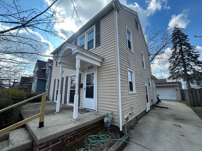 Building Photo - Charming 3-Bedroom Home with Finished Basement for Rent!