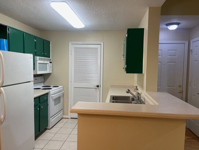 Building Photo - Condo in the Heart of Sandy Springs