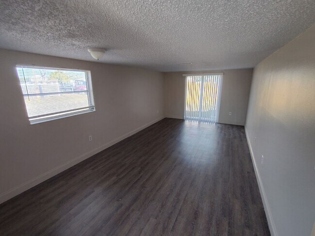 Building Photo - Enjoy the convenience and comfort of this 2/1 apartment in New Port Richey.