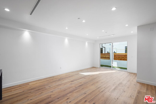 Building Photo - 839 N McCadden Pl