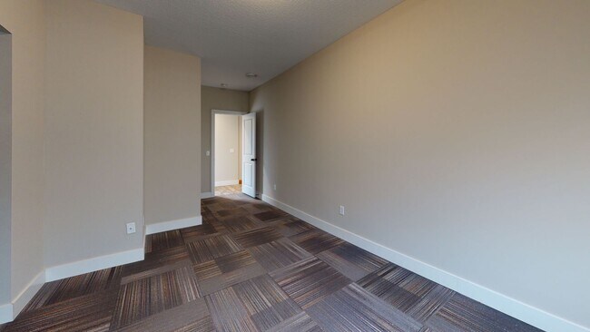 Building Photo - Duplex Near UMN