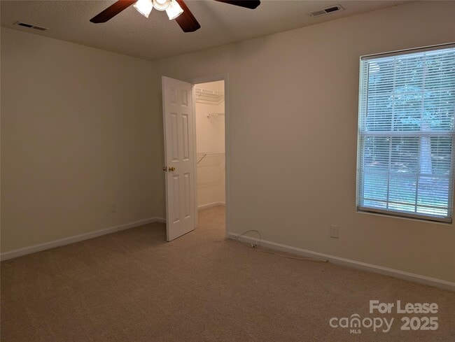 Building Photo - 610 Pennwood Ln