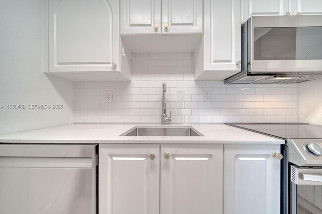 Building Photo - 10795 SW 108th Ave