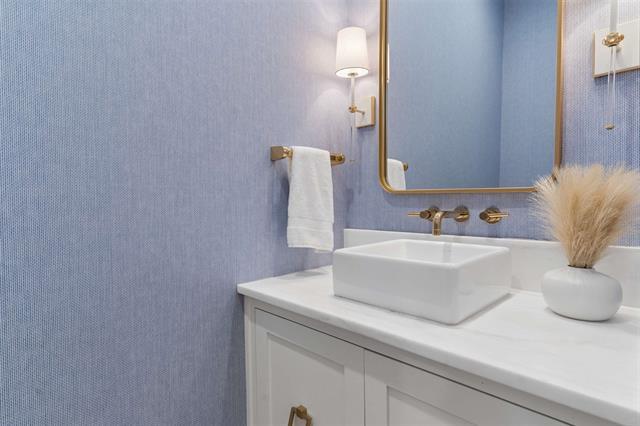 Building Photo - 6452 Lavendale Ave