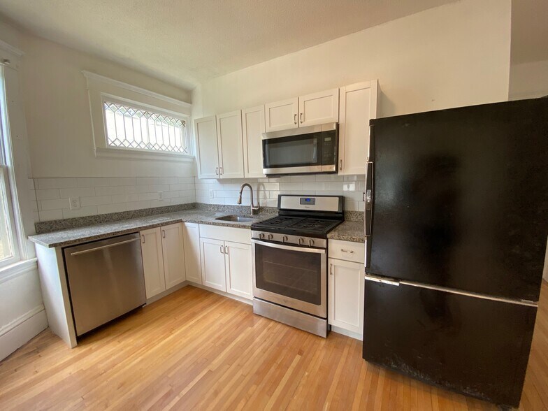 Primary Photo - 2621 Colfax Ave S