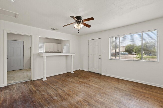 Building Photo - 759 Avondale Ave