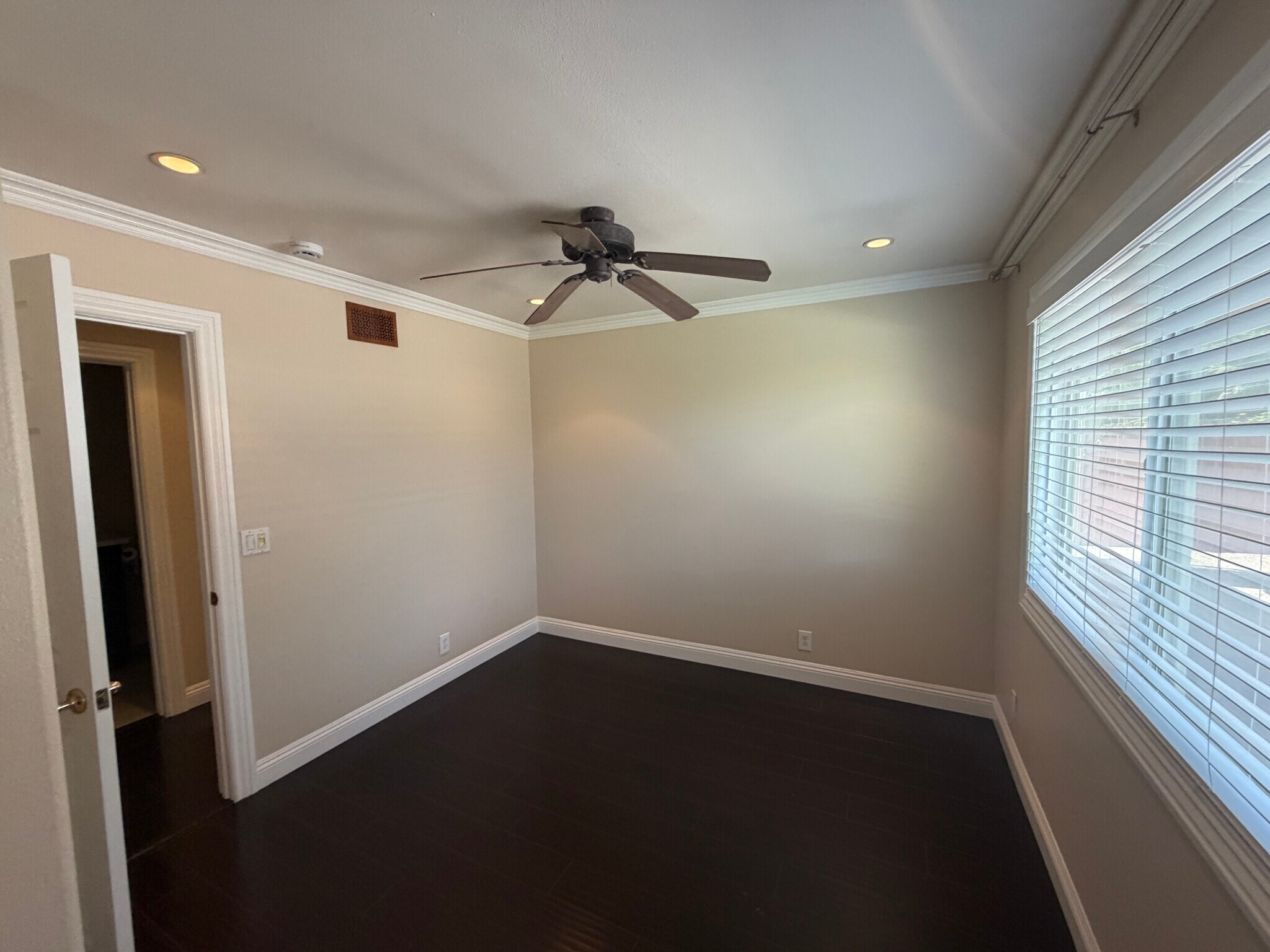 Building Photo - 9272 Sunridge Dr