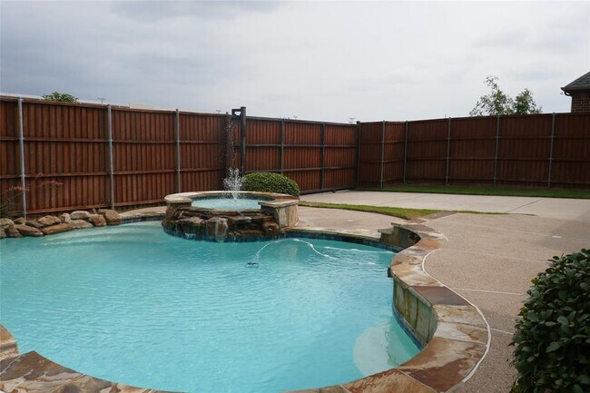 Building Photo - 2537 Windsor Castle Way