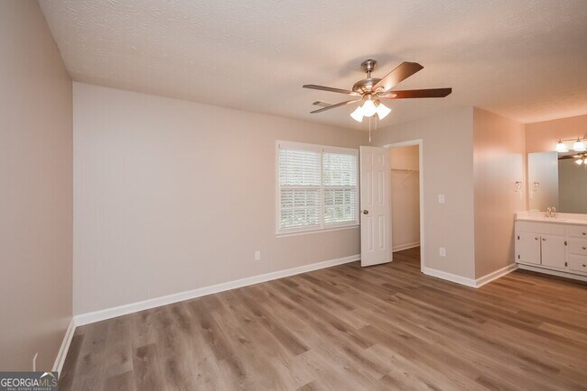 Building Photo - 2621 Laurel Woods Ln SE