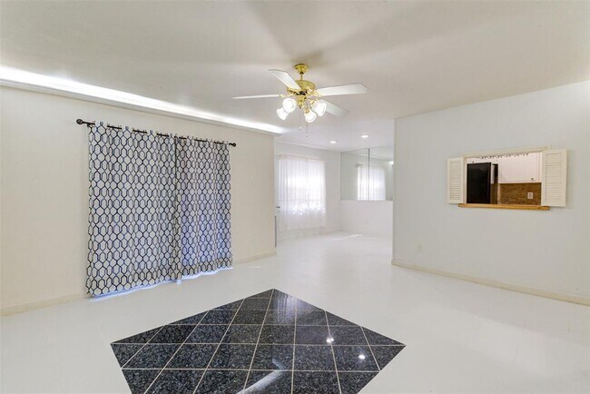 Building Photo - 7900 Westheimer Rd