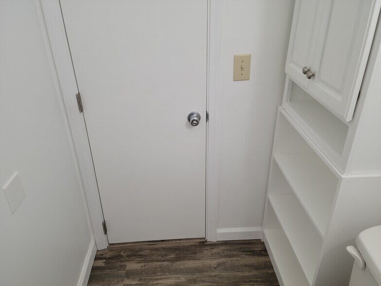 Bath - 836 Oak Hill Rd