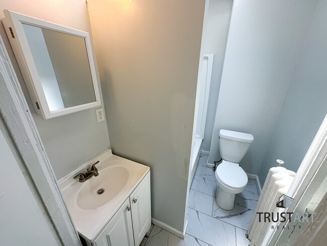 Building Photo - 3 Bedroom townhome in Olney-Oak Lane, Phil...