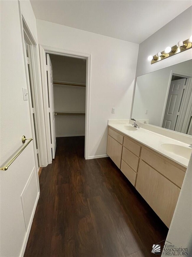 Building Photo - 10736 Calle Raquel