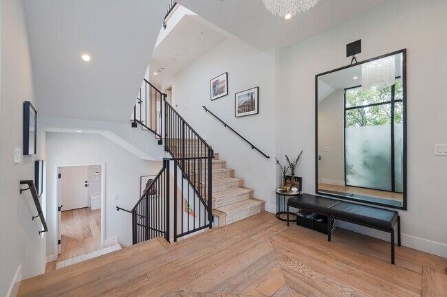 Building Photo - 468 30th St
