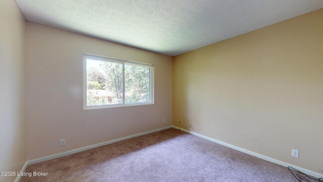 Building Photo - 7074 Wildwood Cir