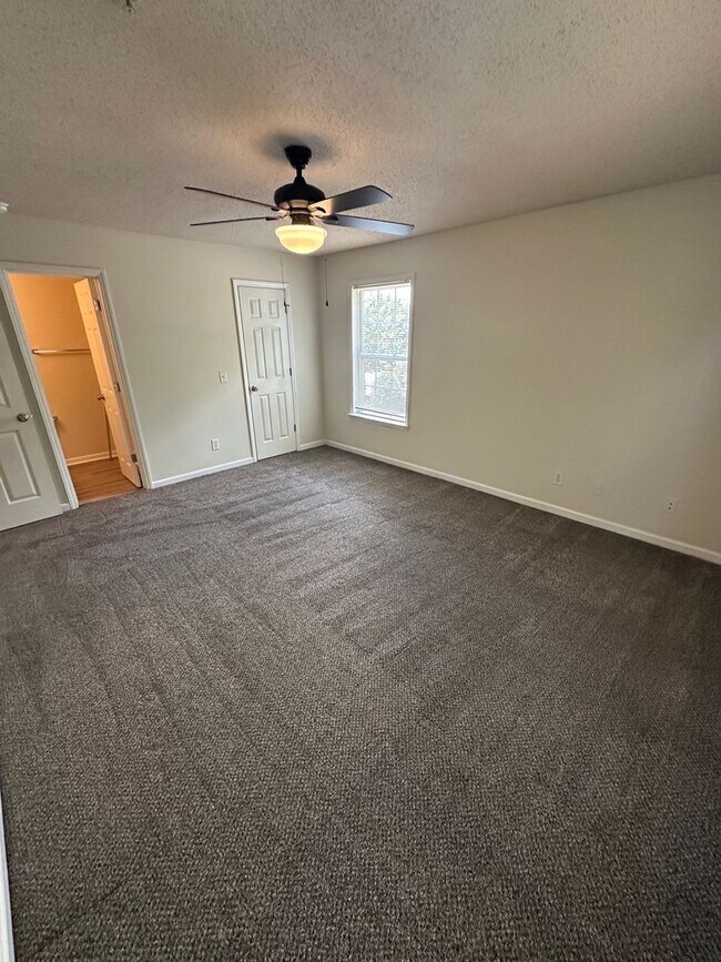 Building Photo - 3475 Forestdale Dr