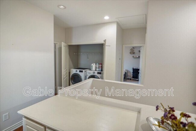 Building Photo - 27448 Coldwater Dr