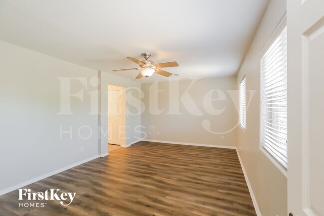 Building Photo - 1909 S Starling Dr