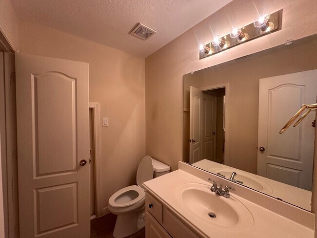 Building Photo - 5819 Brook Bend Dr