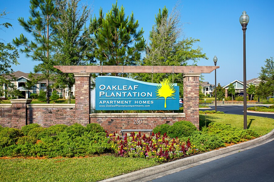 Primary Photo - Oakleaf Plantation Apartments