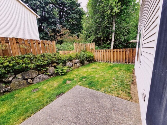 Building Photo - 3 Bed + Bonus Room 2.5 Bath Home Snohomish