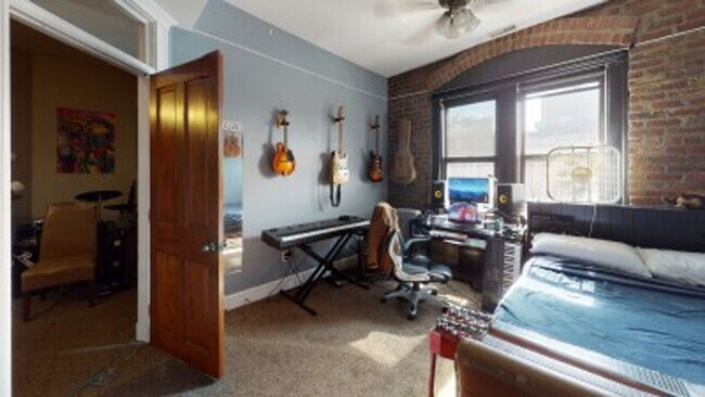 Building Photo - BERKLEE 3 BR Apartment - 9/1