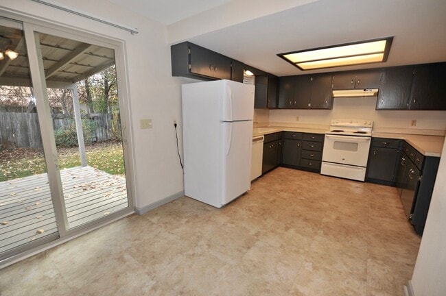 Building Photo - 2 bed 2 bath Hayden rancher duplex