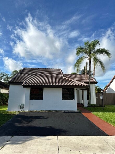 Front House - 6641 SW 127th Path