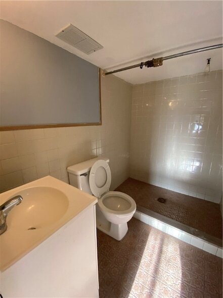 Building Photo - 908 North Ave