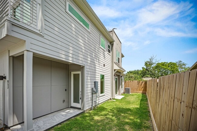 Building Photo - 853 Prosper St