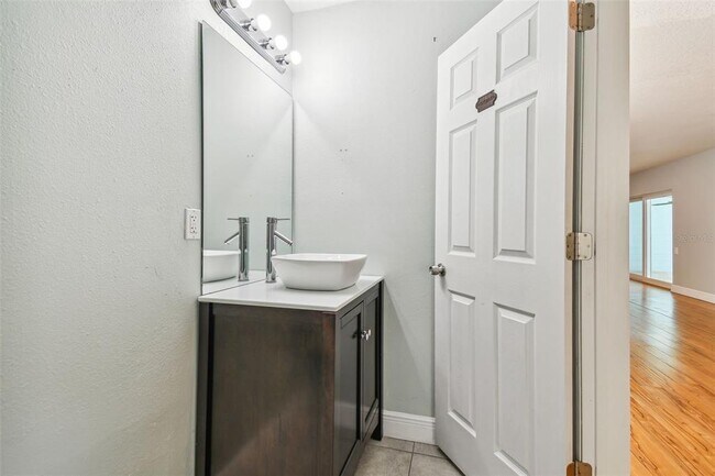 Building Photo - 1302 Brandonwood Dr