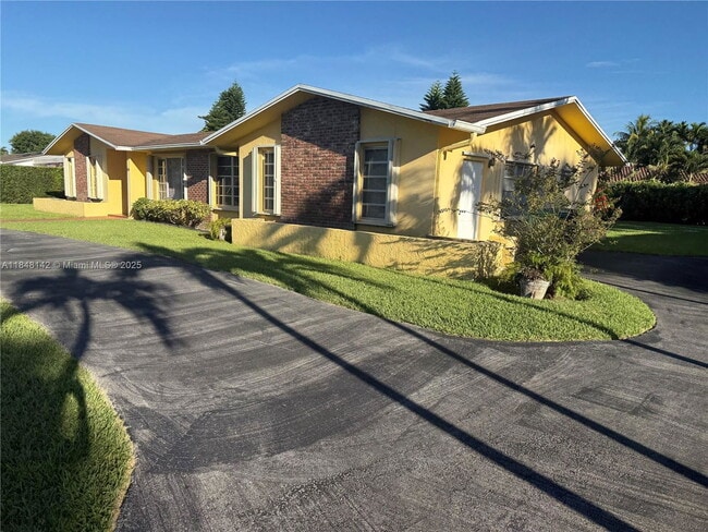 Building Photo - 9824 SW 123rd Terrace