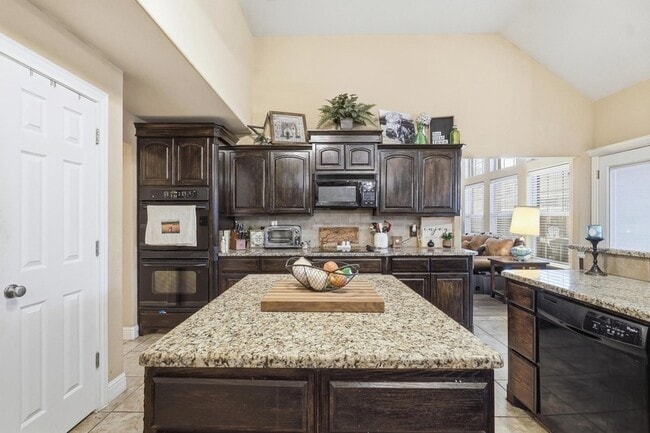 Building Photo - 4610 Sierra Sunset