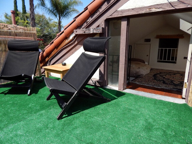 Top deck - 2040 Whitley Ave
