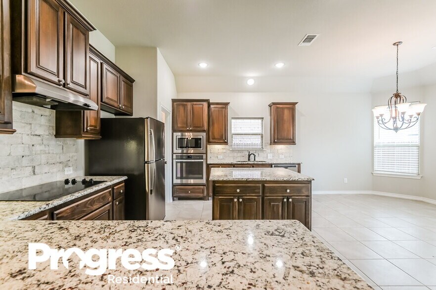 Building Photo - 325 Strait Ln