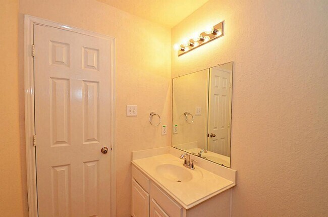 Building Photo - 5327 Stonegate Dr