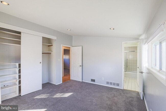 Building Photo - 2421 Lightfoot Dr