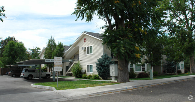 Primary Photo - Vine Terrace