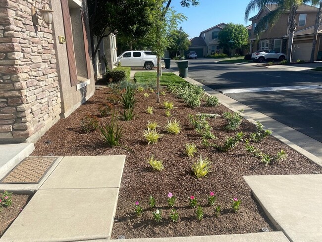 Building Photo - Gated AVALON--