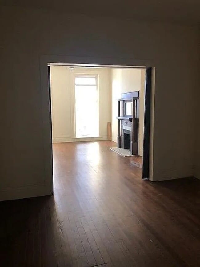 Building Photo - Two Story Apartment on Broad Street