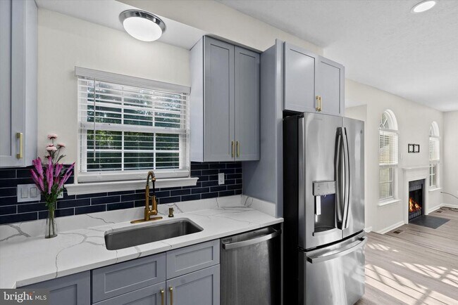 Building Photo - 2230 Community Dr