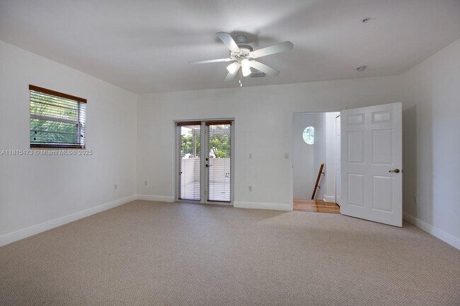 Building Photo - 2913 SW 30th Ct