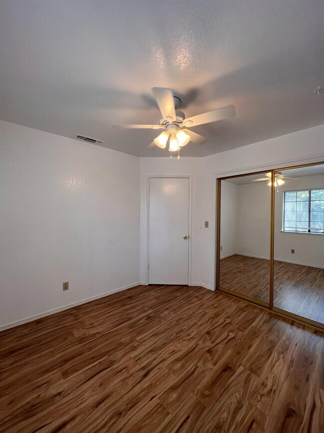 Building Photo - 479 E Alluvial Ave