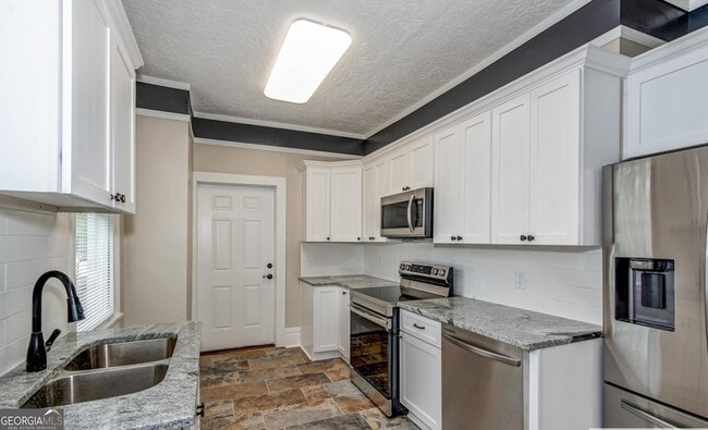 Building Photo - 136 Broad St