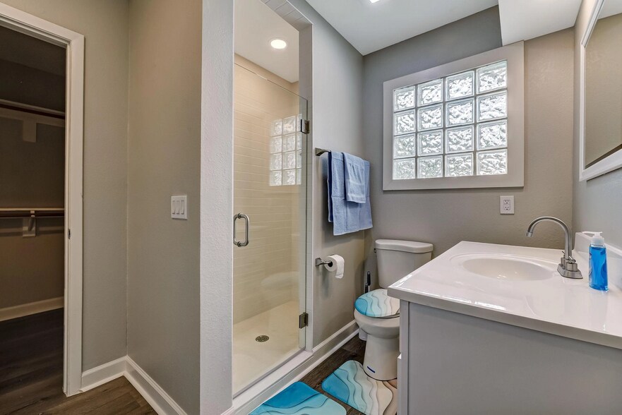 Building Photo - 6105 Duke Rd