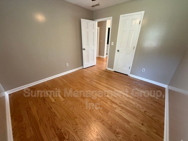 Building Photo - 1611 Ellington Rd SE